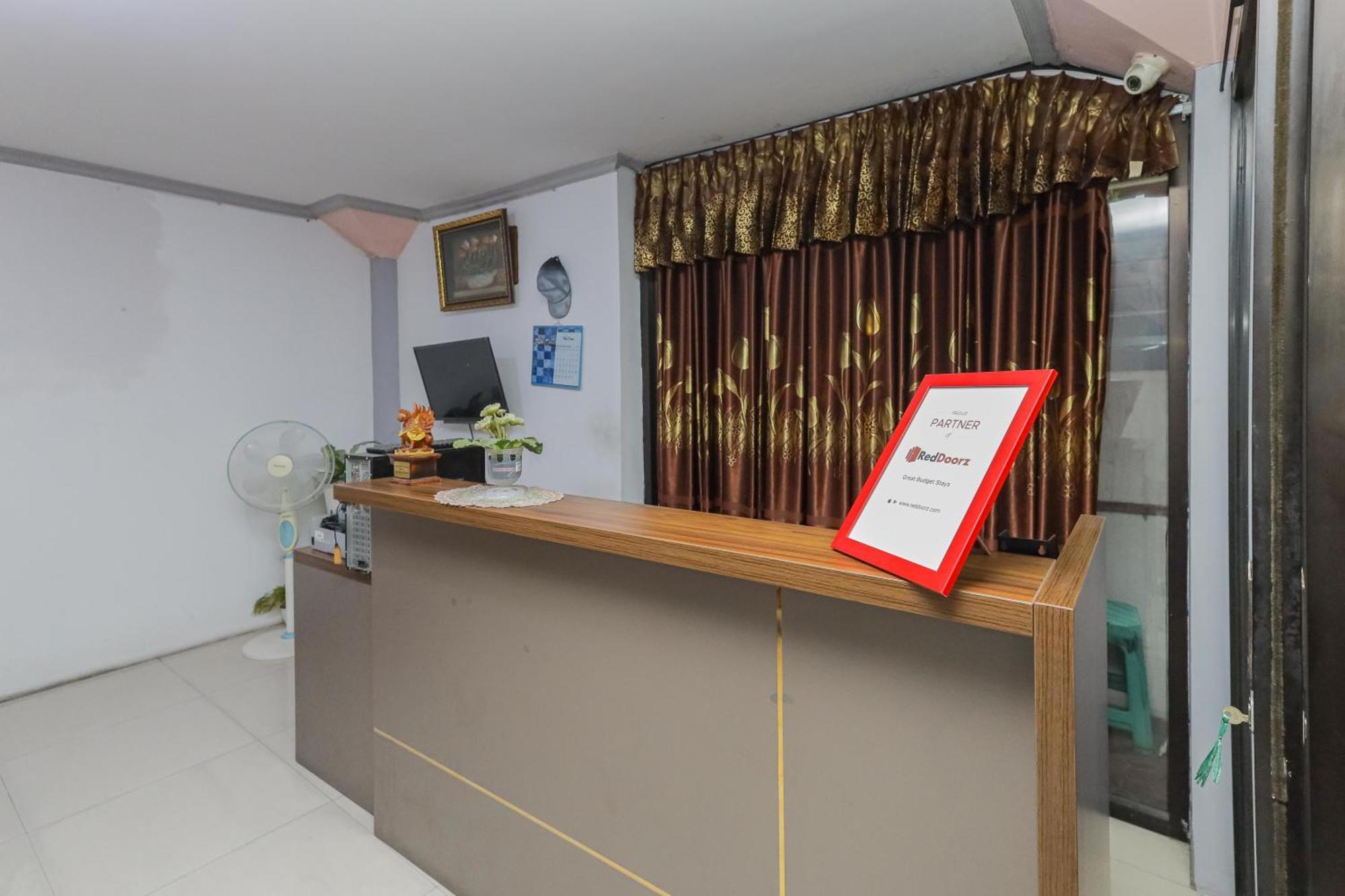 Reddoorz At Pondok Candra Surabaia Exterior foto